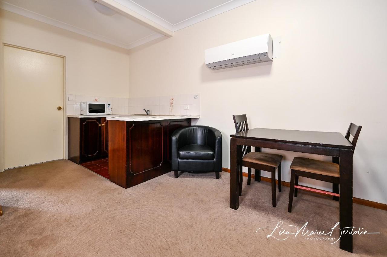 Narrandera Club Motor Inn Extérieur photo